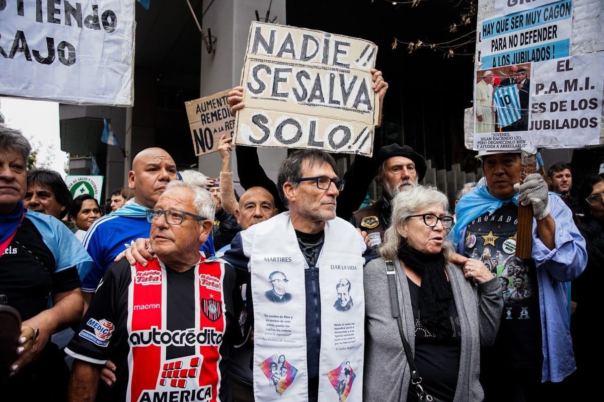 Iglesia Católica Alza la Voz: Cuestiona Duros Operativos de Seguridad en Marchas de Jubilados y Exige Diálogo al Gobierno