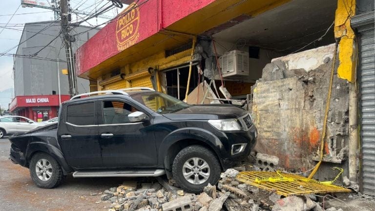Monterrey: Camarógrafo Atropellado; Inicia Desmantelamiento de "Los Tubos" y Reportan Incendio