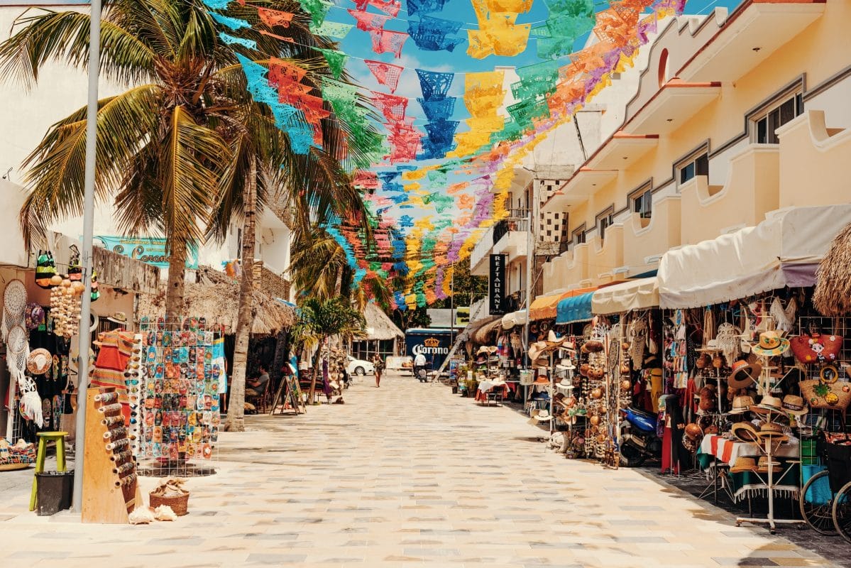 Playa del Carmen: Imoveqroo Emite Licencias a Turistas de Larga Estancia en Esfuerzo por Regularización y Seguridad Vial