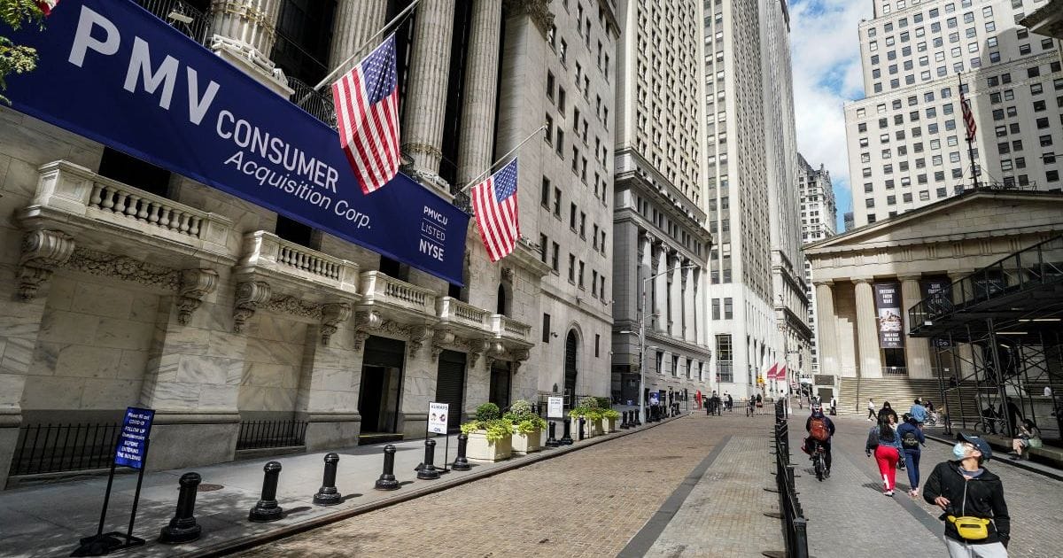 wall-street-ed-ap-john-minchillojpg-2021