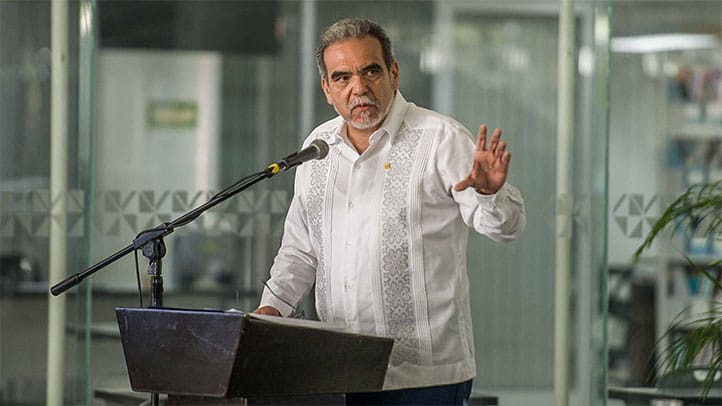 Rebelión en la UV: Tachan de "ilegal" la prórroga del rector