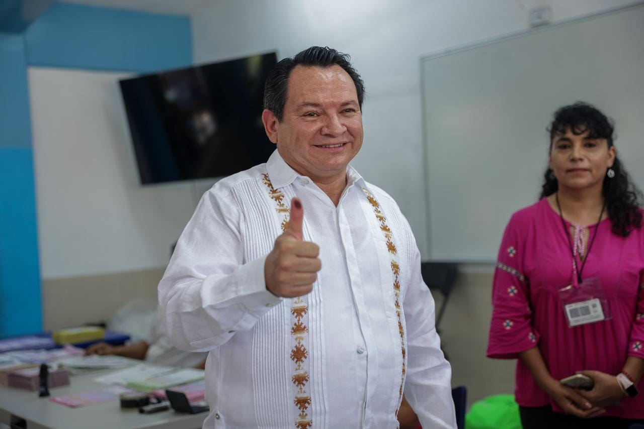 Emite Joaquín Díaz Mena su voto en histórica elección judicial Emite Joaquín Díaz Mena su voto en histórica elección judicial