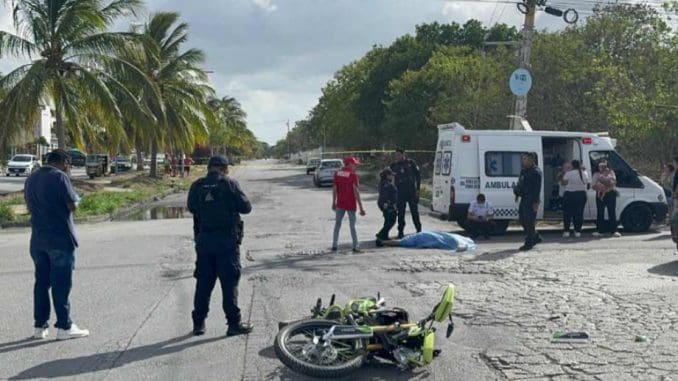 Hombre es ejecutado tras persecución en motocicleta en Cancún Hombre es ejecutado tras persecución en motocicleta en Cancún