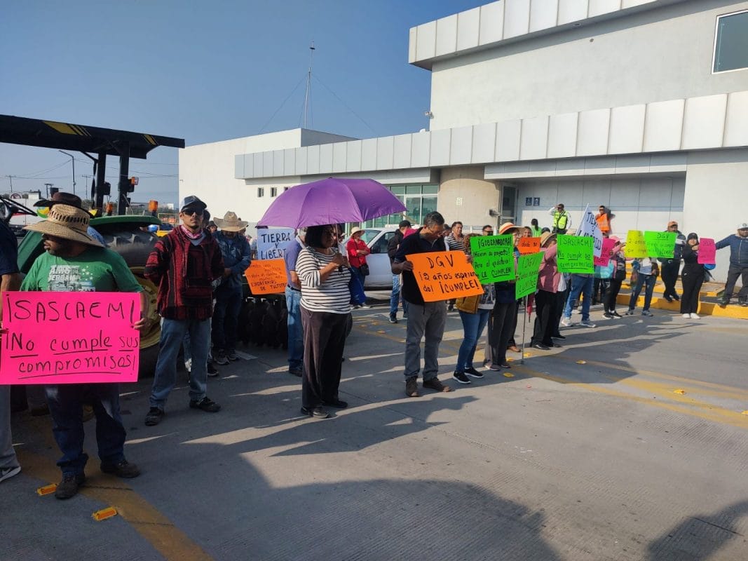 ¡Caos en Edomex! ejidatarios bloquean Circuito Exterior Mexiquense