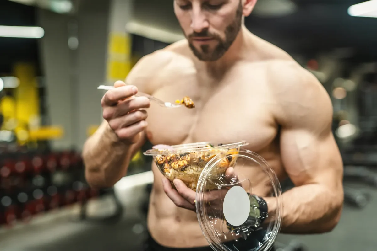 El timing perfecto: qué comer antes y después de entrenar para ganar músculo