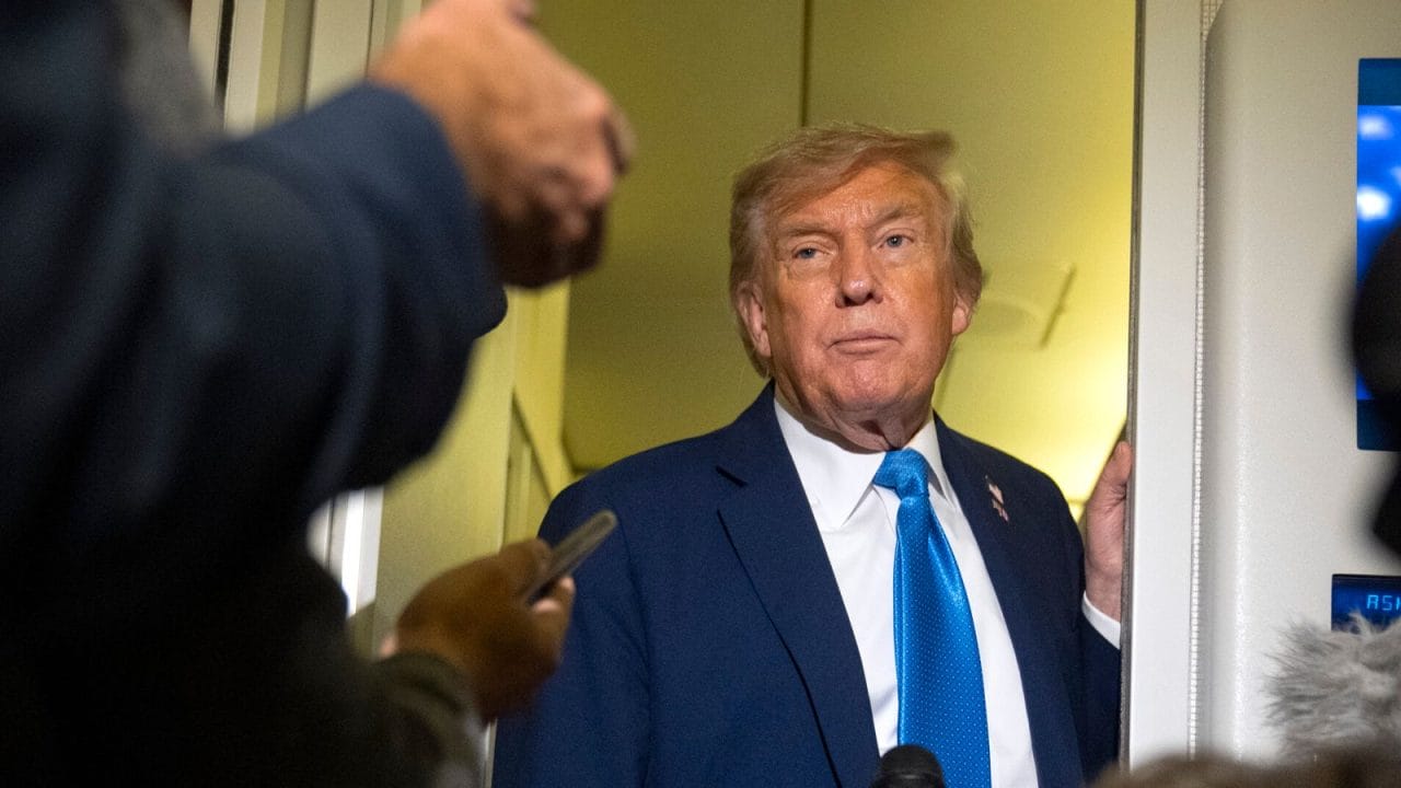 Trump agita la política: Insinúa "cambio de régimen" en Irán Trump agita la política: Insinúa "cambio de régimen" en Irán