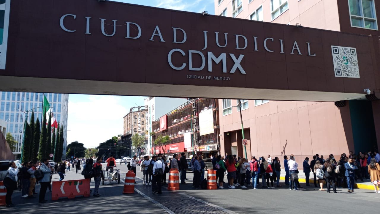 Poder Judicial de CDMX en jaque: huelga continúa y denuncian "golpeadores" Poder Judicial de CDMX en jaque: huelga continúa y denuncian "golpeadores"