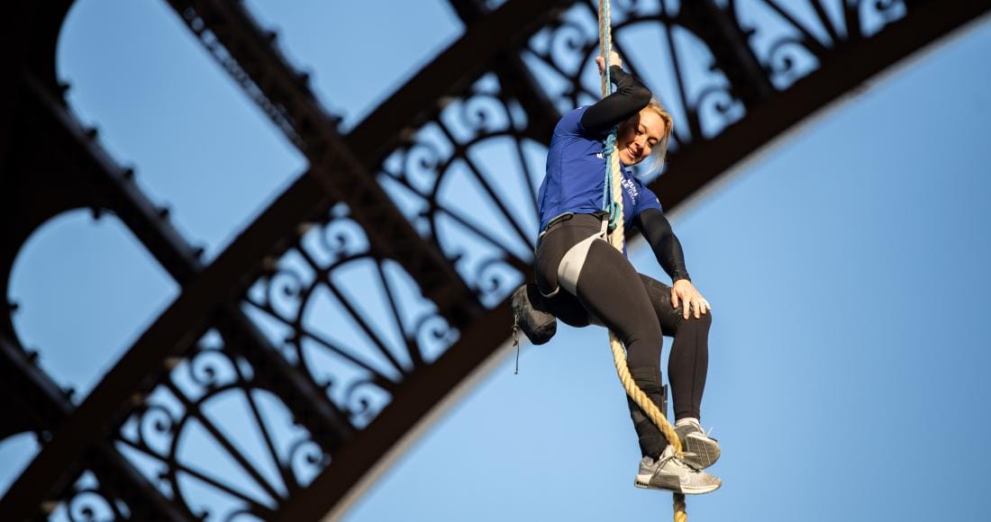 Anouk Garnier: Récord en Torre Eiffel por lucha contra cáncer