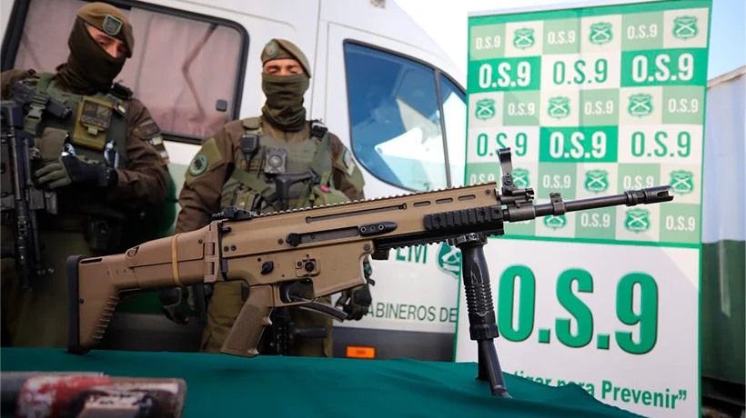 Roban fusiles de guerra de un regimiento del ejército en Valparaíso Roban fusiles de guerra de un regimiento del ejército en Valparaíso