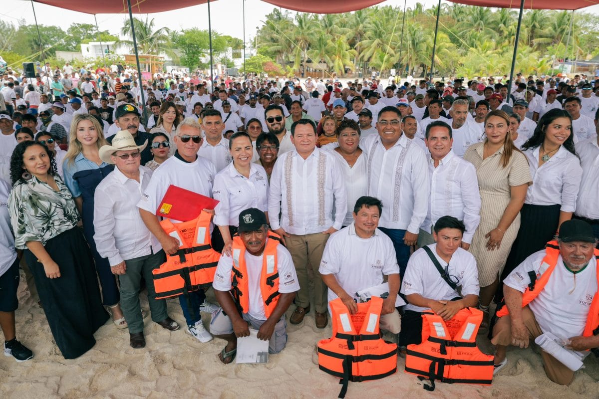 Yucatán fortalece seguridad marítima con equipo para pescadores