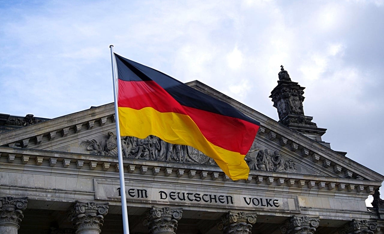 Alemania_Lider_afuera_amenazada_adentro_por_el_extremismo Alemania: Líder Afuera, Amenazada Adentro por el Extremismo