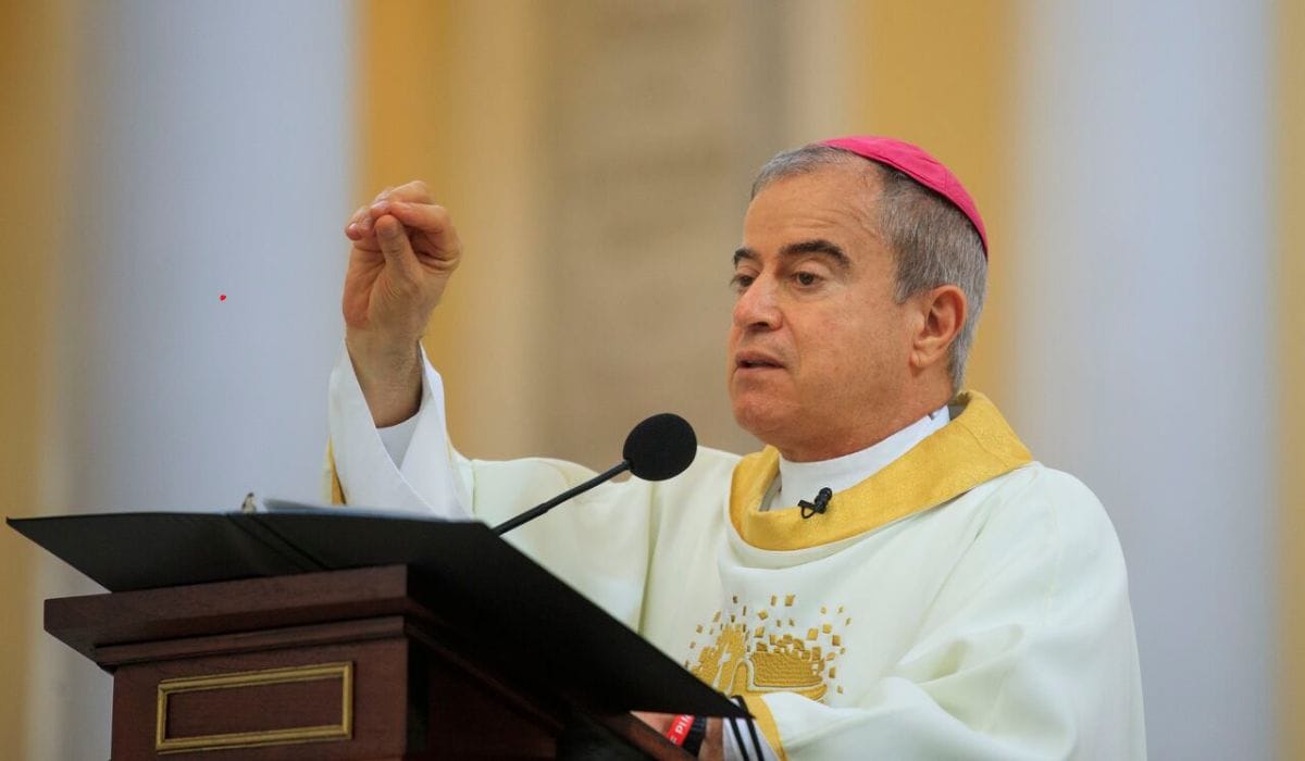 Perturbado": Arzobispo de LA Condena Redadas de ICE