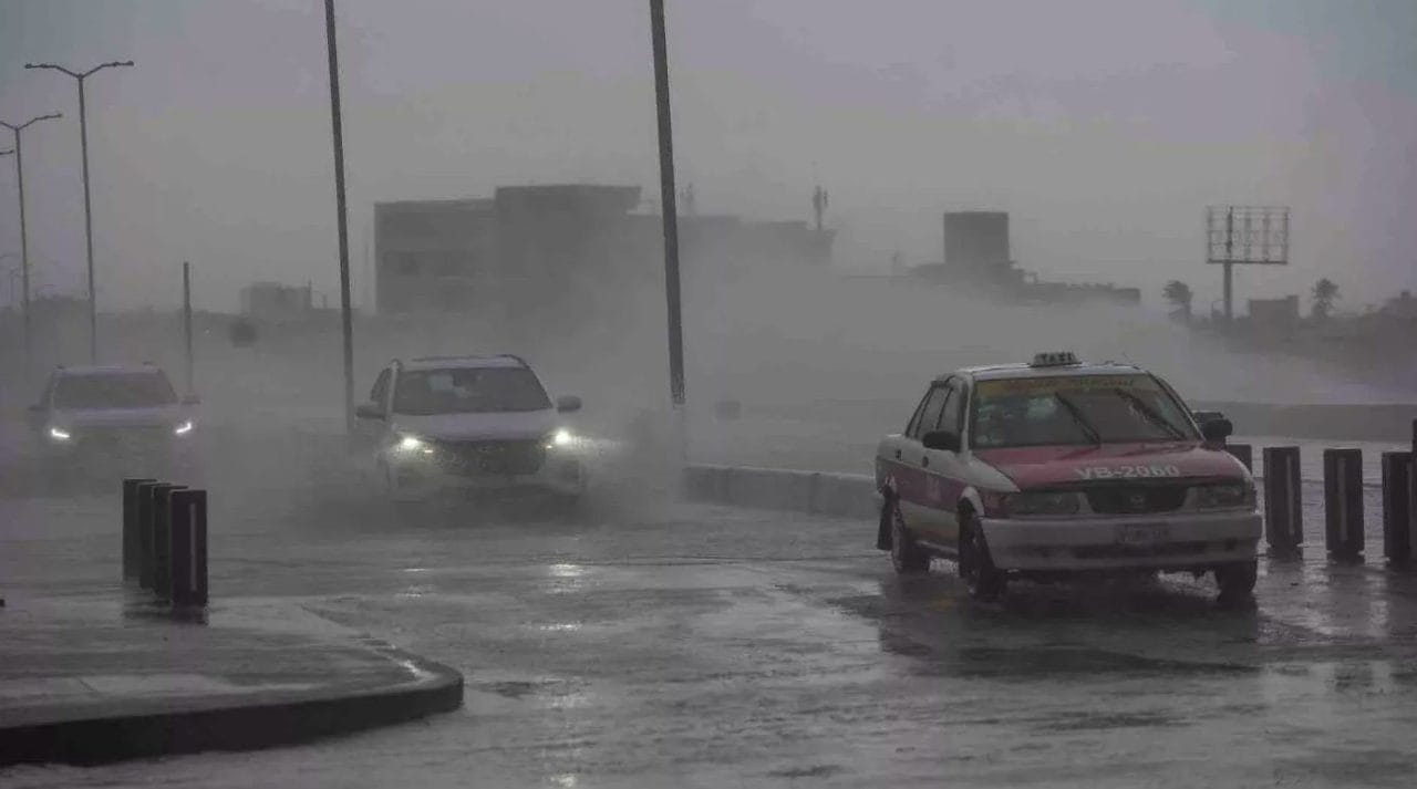Veracruz bajo el agua: activan Plan DN-III-E y puente aéreo por inundaciones