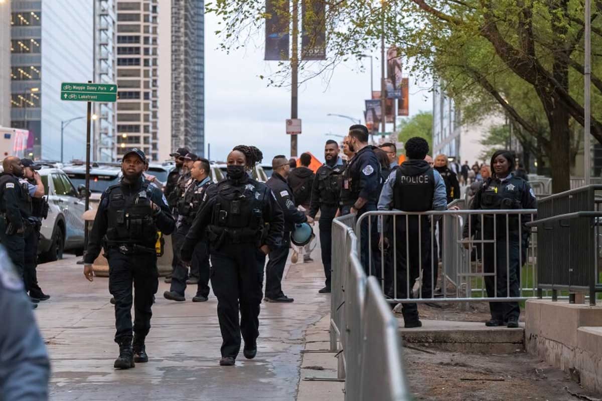 Choque en Chicago: Aprueban Polémico Toque de Queda para Jóvenes Pese a la Oposición del Alcalde