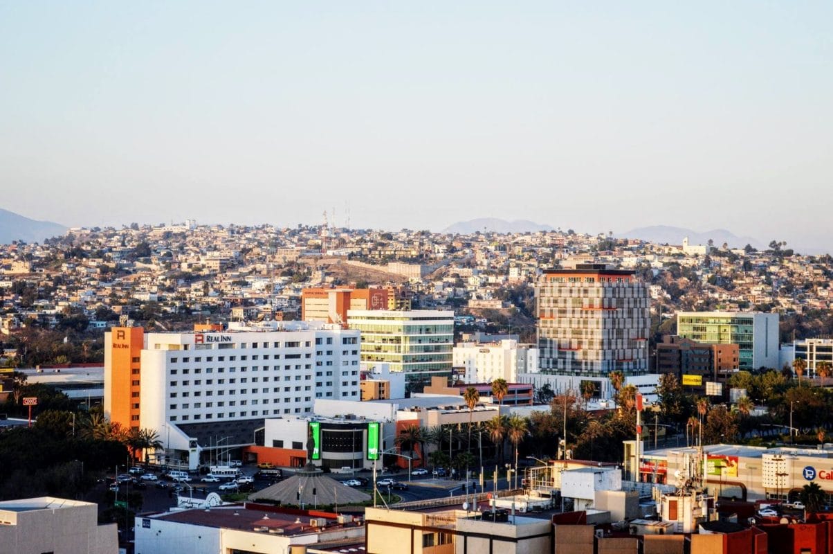 Tijuana: Día Mayormente Soleado, Viento y Chance de Llovizna Leve
