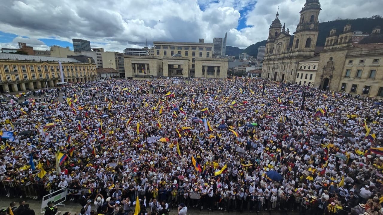 Colombia marcha contra la violencia y Petro El silencio que grita: Colombia marcha contra la violencia y Petro