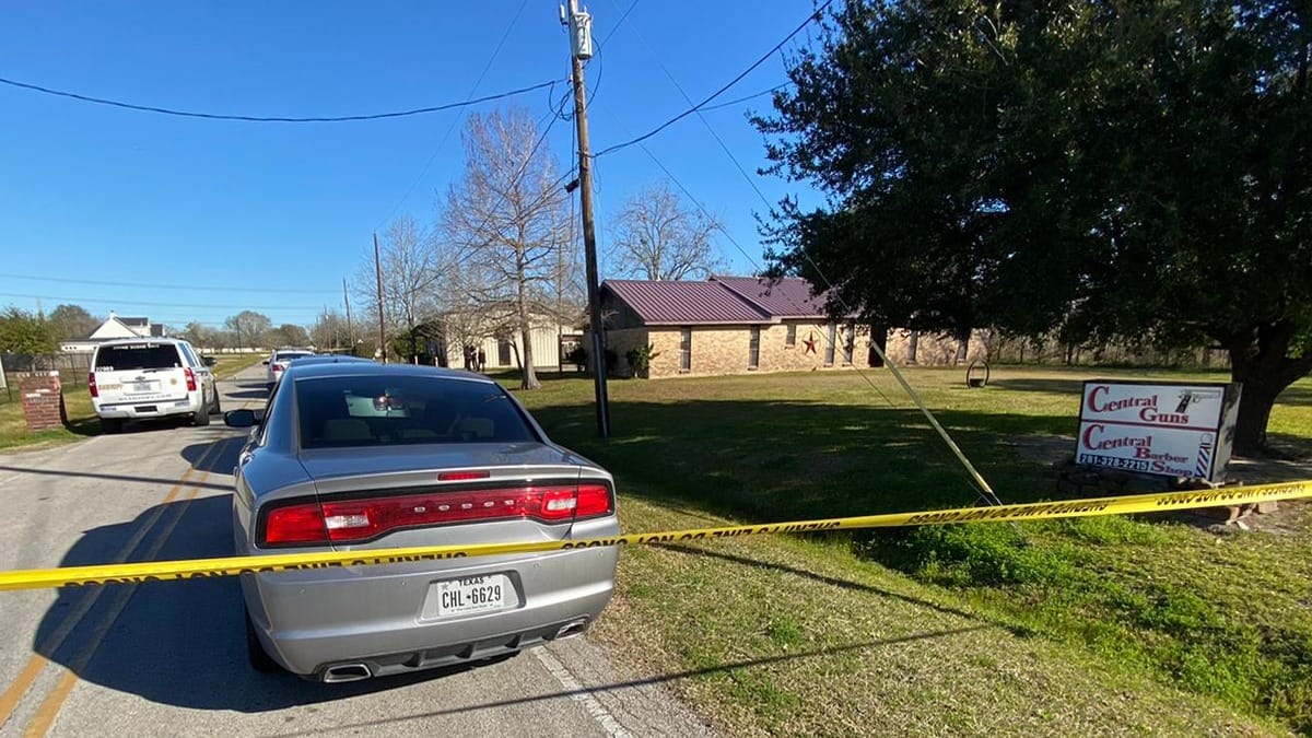 Horror en Crosby: Muere Atrapado al Intentar Robar en Contenedor