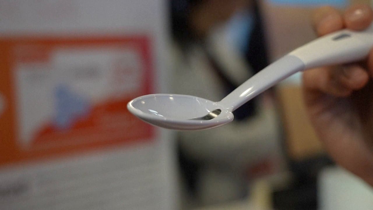 La cuchara eléctrica que te engaña para que comas más sano
