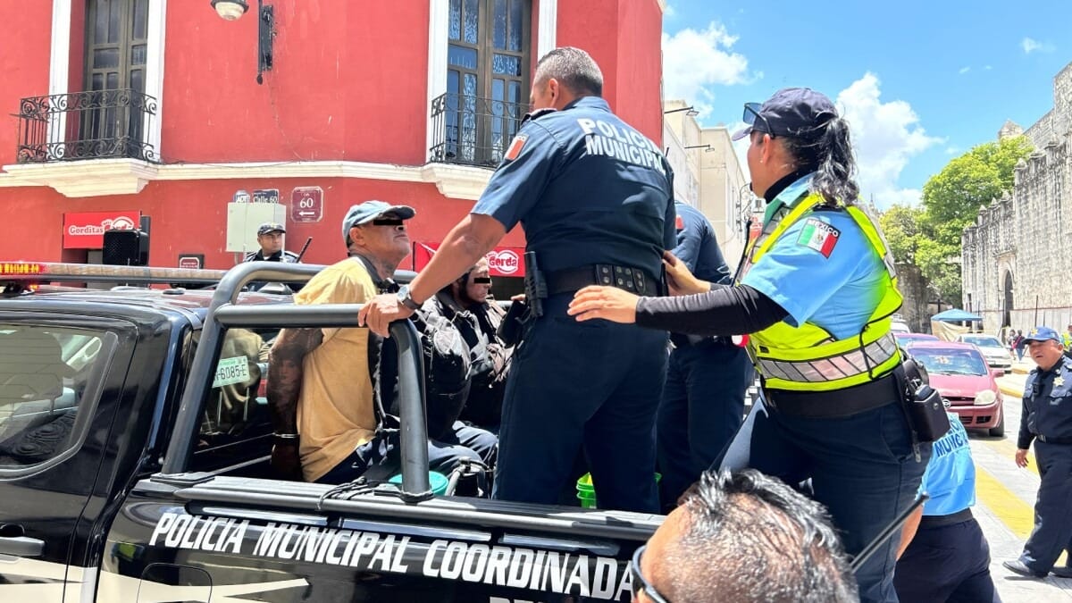 Detenidos 3 Hombres por Pelea Callejera en Centro de Mérida