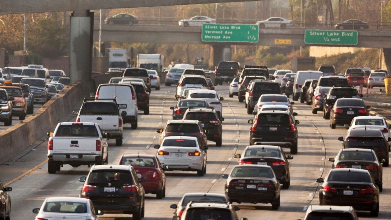 El polvo tóxico de tus llantas: el veneno que no ves y respiras