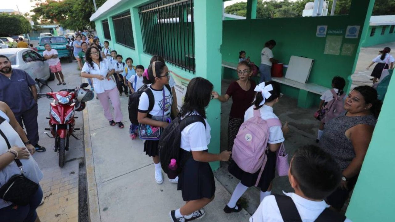 Alumnos de Yucatán regresan a clases tras paro magisterial y acuerdo con Segey