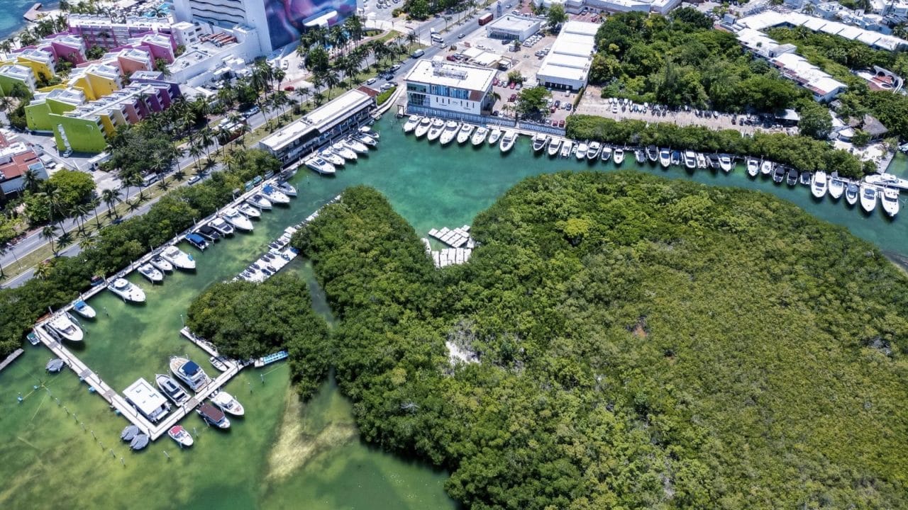 Autorizan nuevo muelle flotante en la Laguna Nichupté para turismo náutico en Cancún