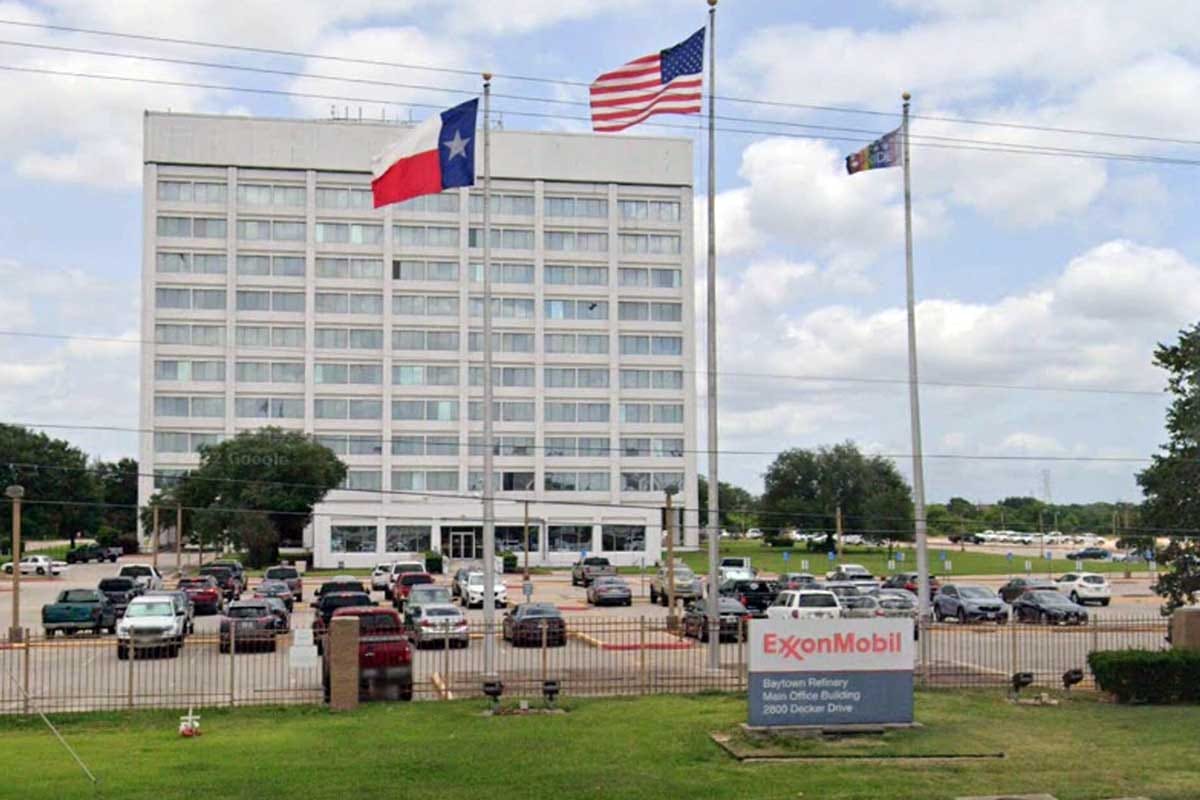 Fin de una Era en Baytown: El Icónico "White House" de ExxonMobil es Demolido Tras 50 Años de Historia