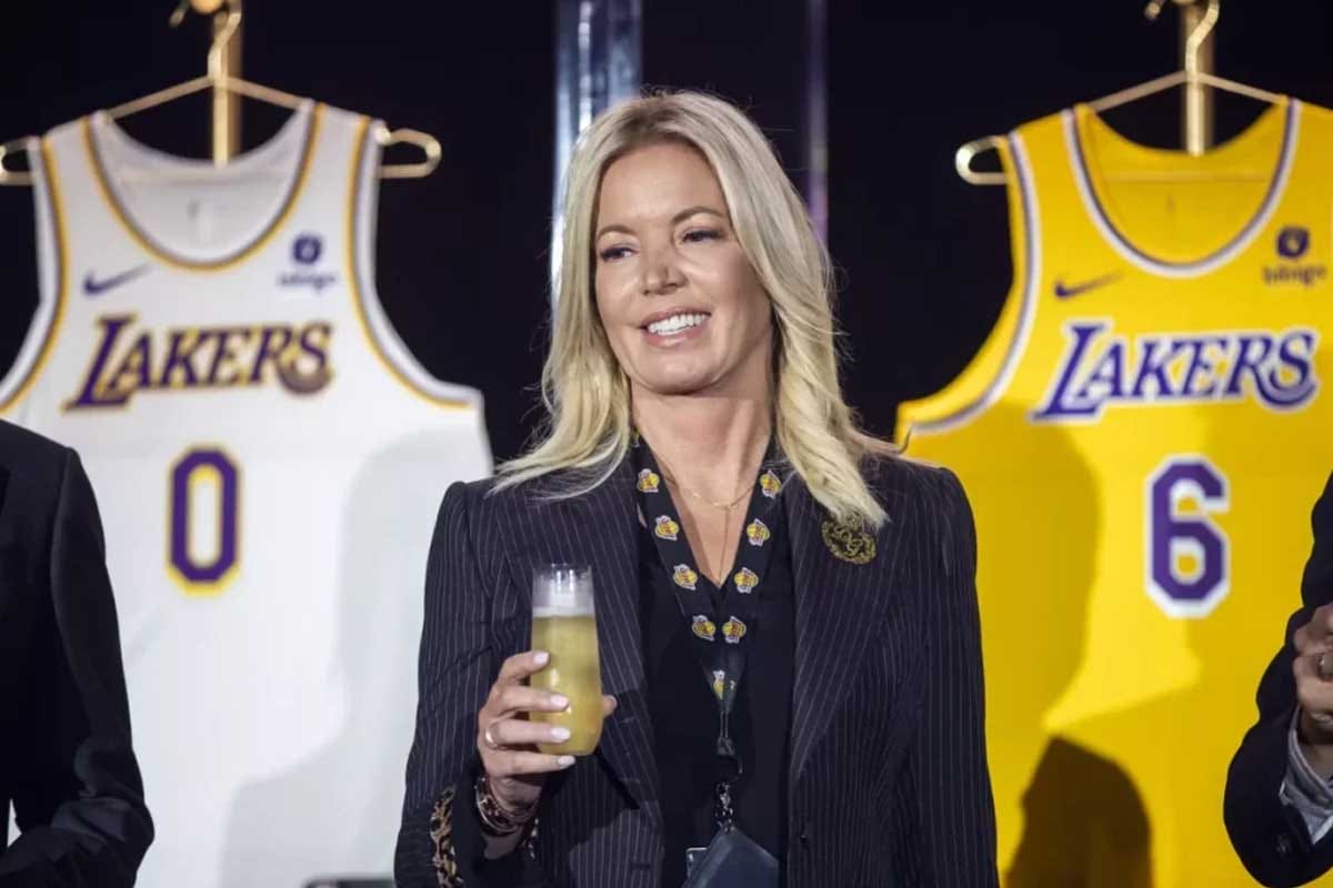 Fin de una era: Familia Buss vende los Lakers por cifra récord de $10 mil mdd y el futuro es incierto