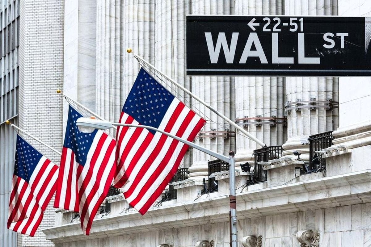 Wall Street se blinda: El miedo a la guerra arancelaria de Trump congela los mercados