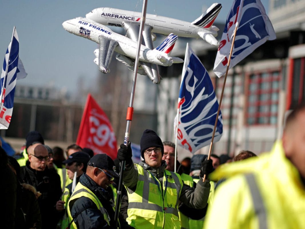Huelga en París: caos aéreo amenaza las vacaciones en Europa