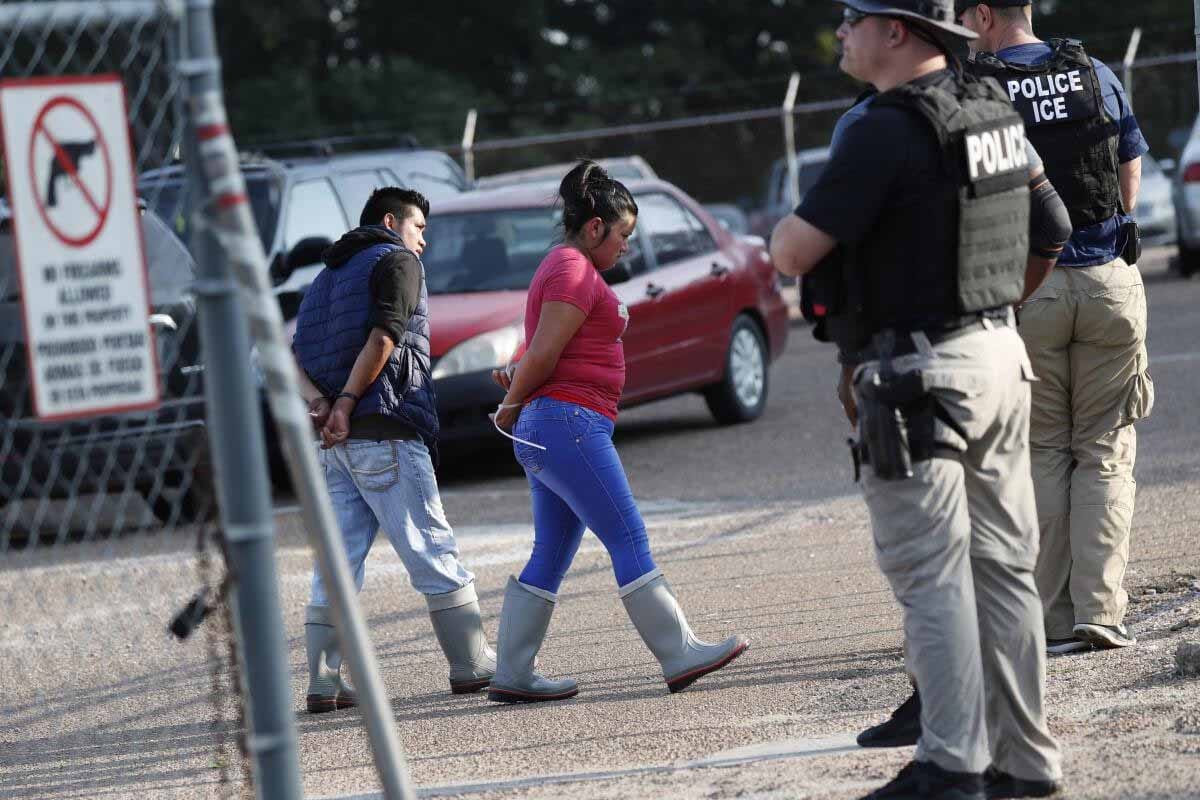 ¿ICE en su Trabajo? Guía de derechos para empleados inmigrantes