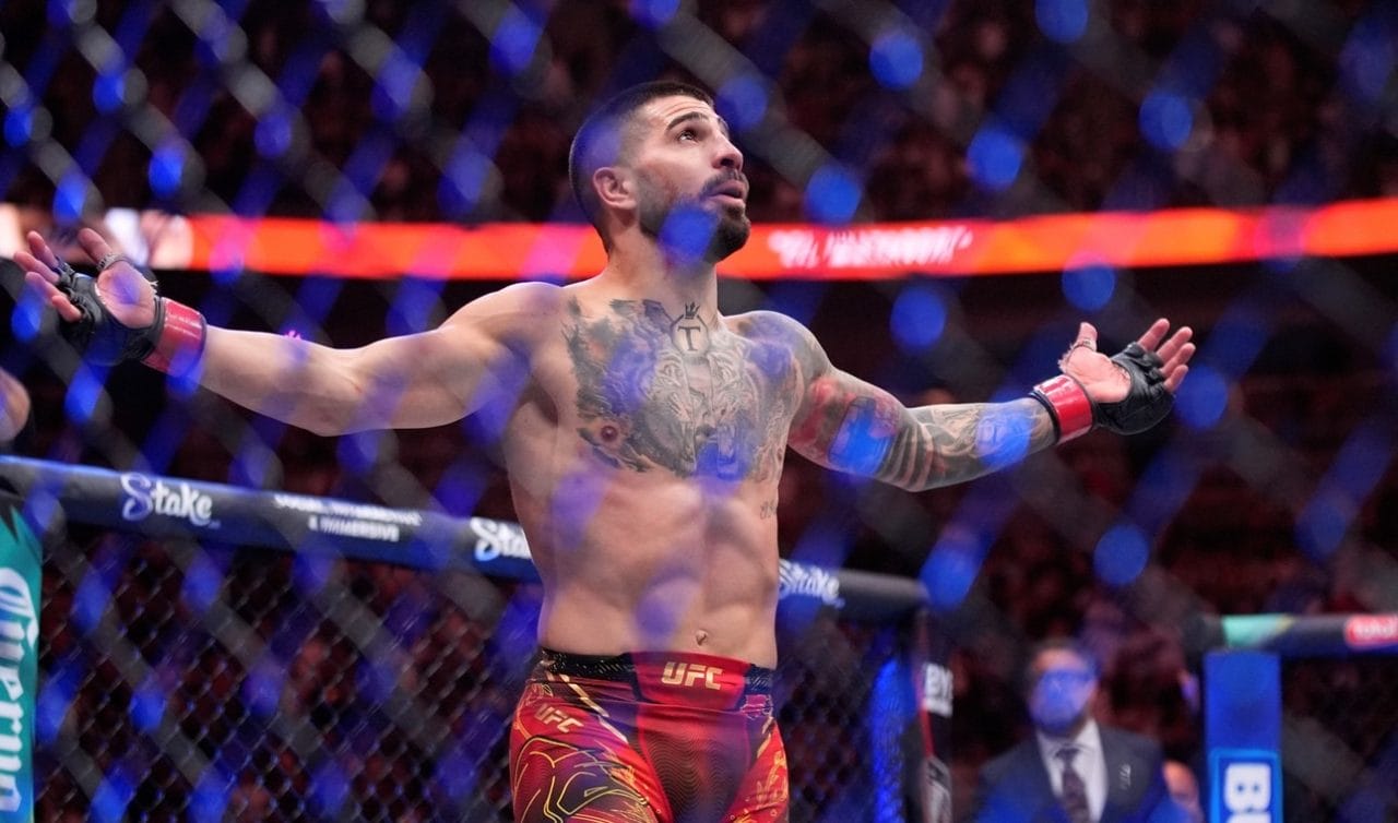 ¡Rey Absoluto! Topuria Aniquila a Oliveira y es Leyenda