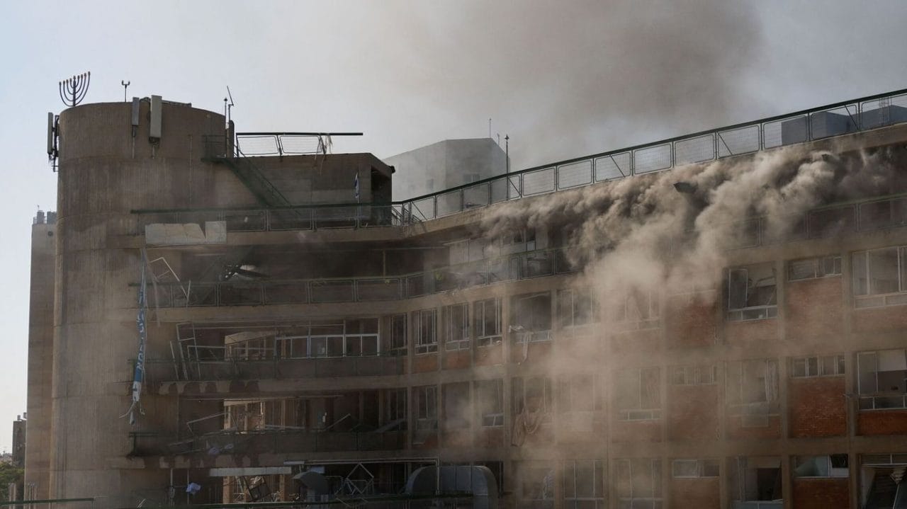 Alerta Mundial: Israel ataca reactor nuclear; Irán bombardea hospital