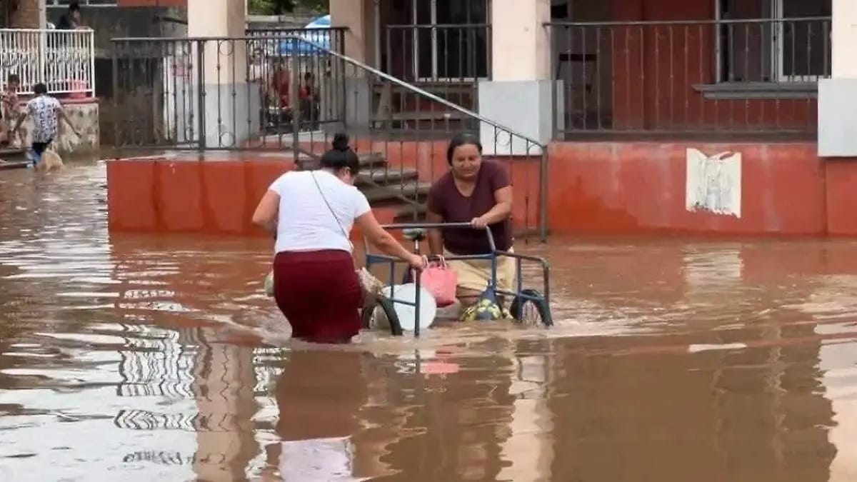 Juchitán bajo el agua: 2,000 viviendas afectadas por río