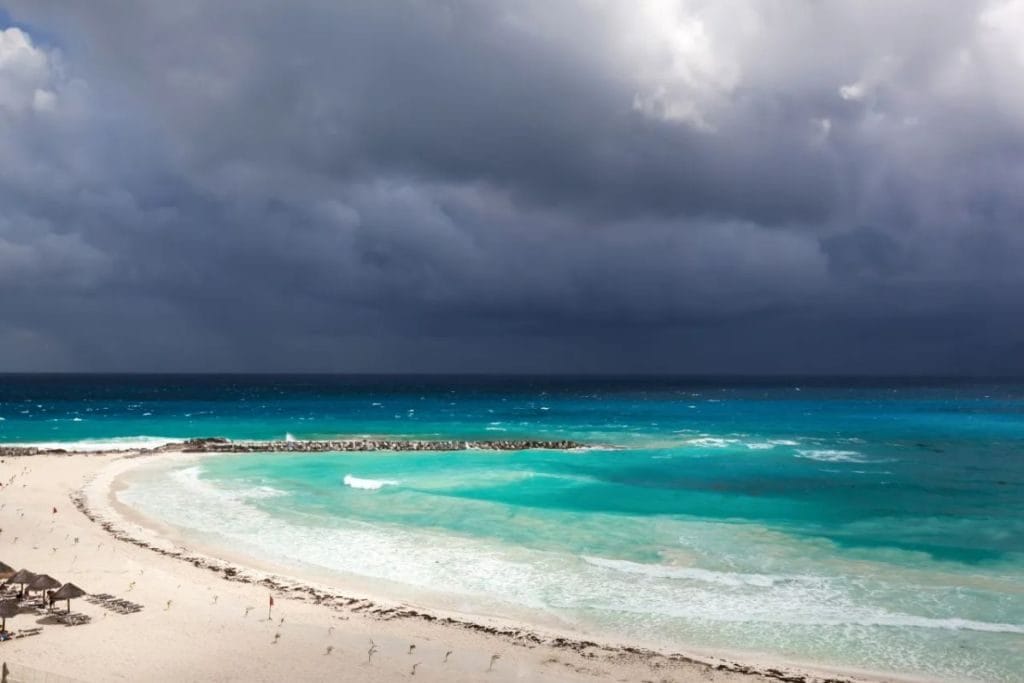 lluvia-cancun-bochorno Clima en Cancún: Lluvia ligera y bochorno de hasta 38°C hoy