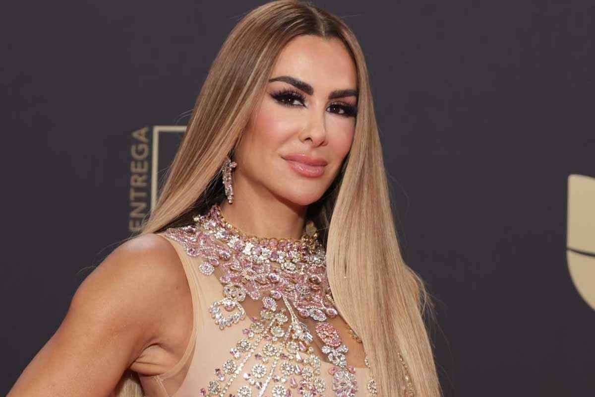 La Casa de los Famosos 2025 Sueldo de Ninel Conde de 400 Mil Pesos Semanales Desata Guerra La Casa de los Famosos 2025: Sueldo de Ninel Conde de 400 Mil Pesos Semanales Desata Guerra