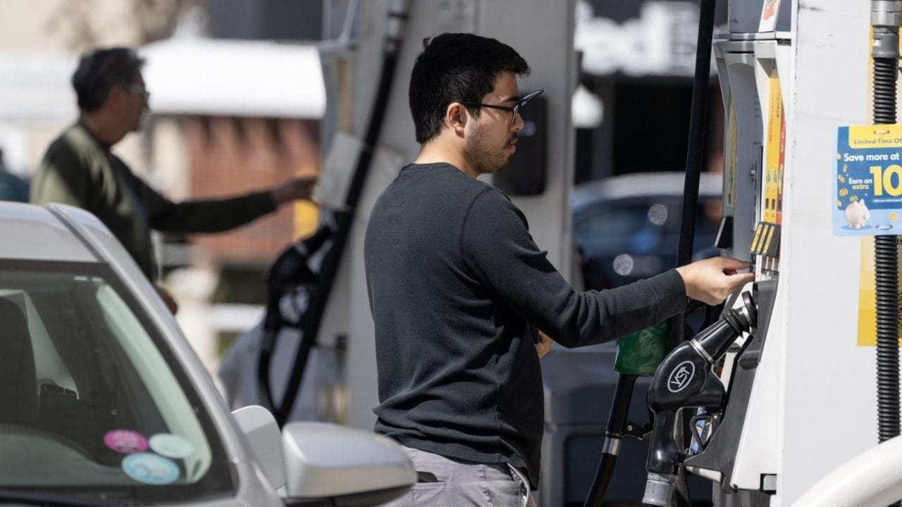 Latinos en Chicago, “superusuarios” de gasolina, gastan 15% de su sueldo