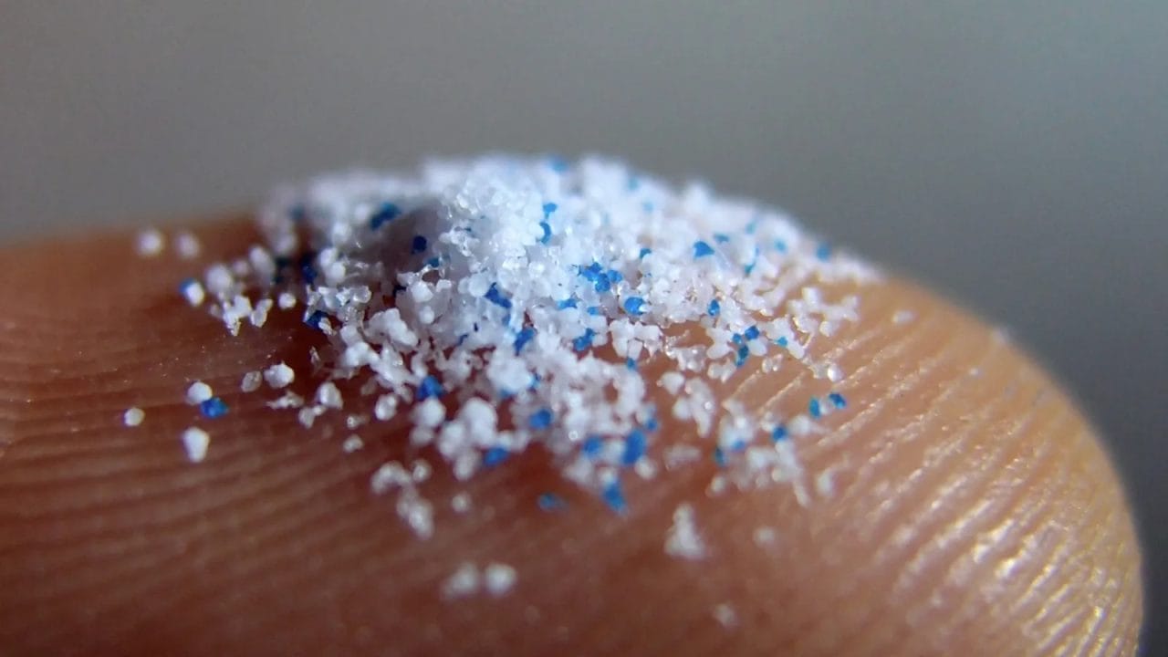 Microplásticos: La Amenaza Silenciosa que Invade tu Cuerpo