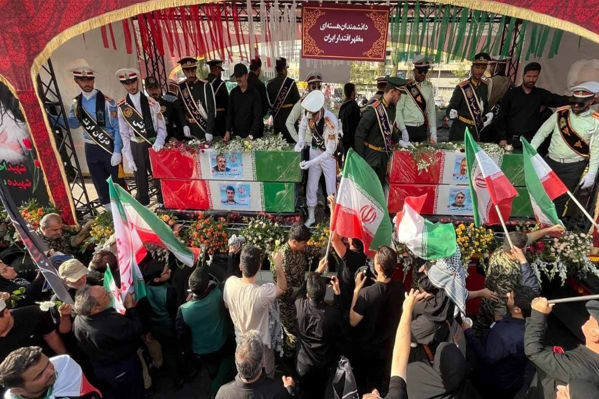 Millones despiden a líderes iraníes tras guerra de 12 días con Israel