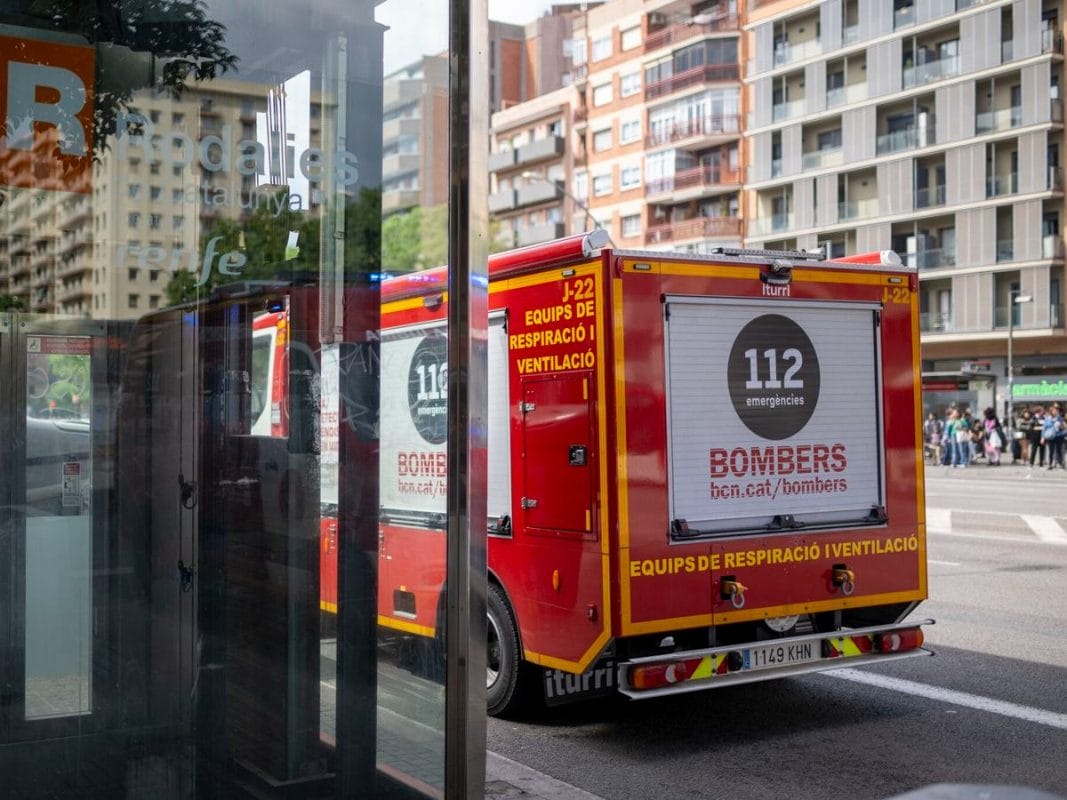 Muere un hombre en un incendio en un centro de acogida en Barcelona