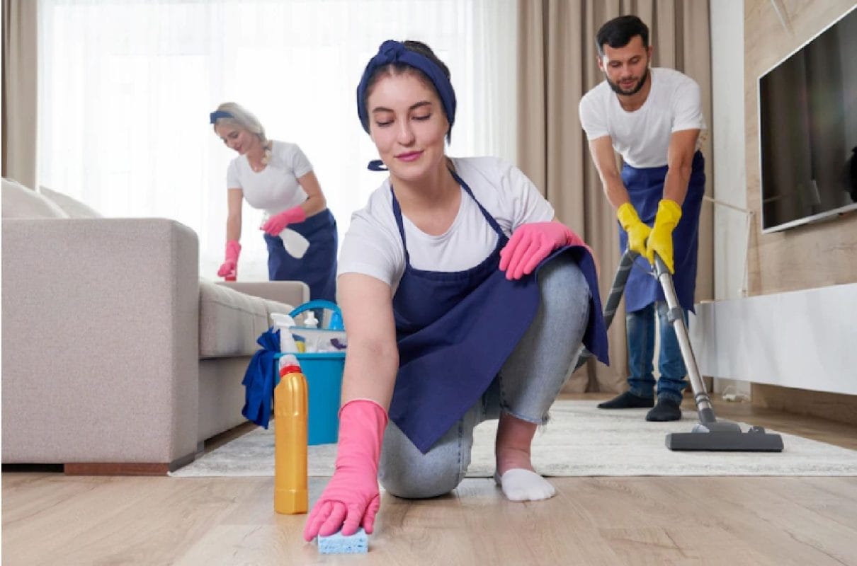 El olor a “limpio” de tu casa podría estar contaminando tu aire