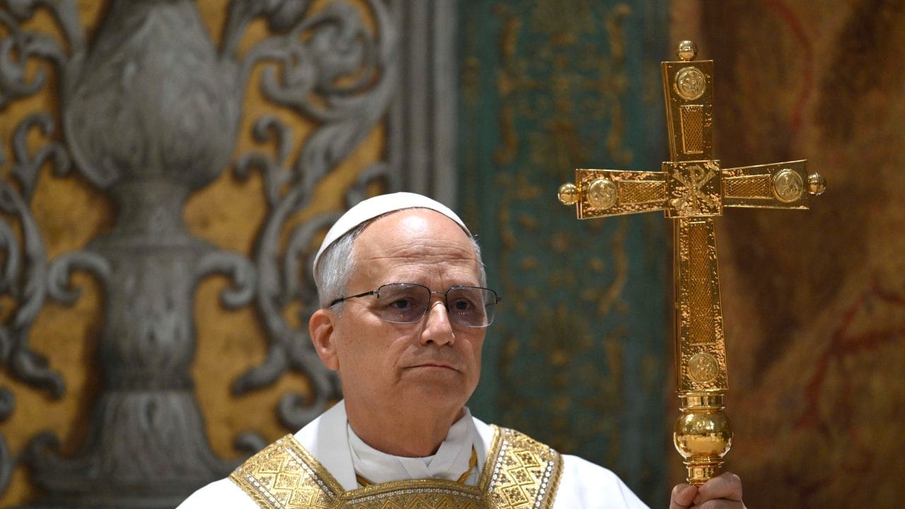 Crisis financiera del Vaticano y alerta por estafas que suplantan al Papa León XIV para pedir donaciones