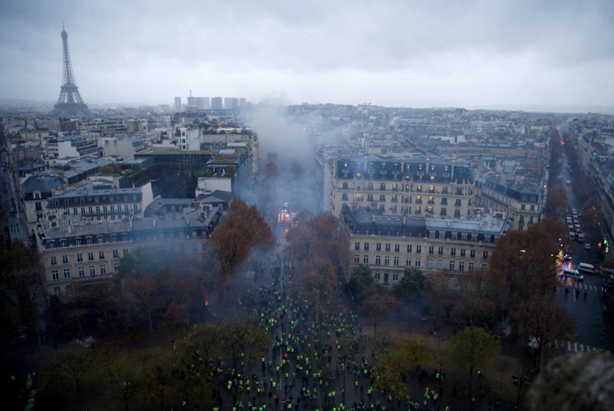 París Bajo Asedio_ Alerta por Tormentas Violentas y Humo Tóxico