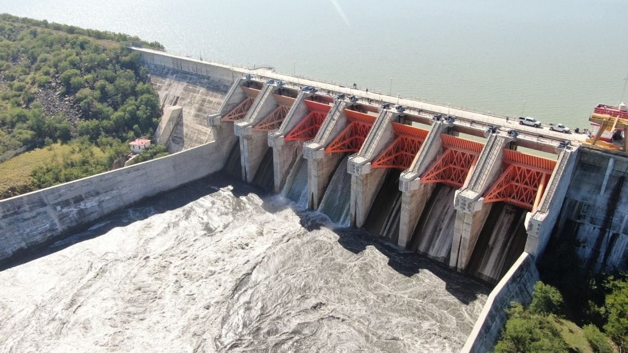 Presas de NL Respiran con Lluvias; Calidad del Aire Sigue Bajo Lupa