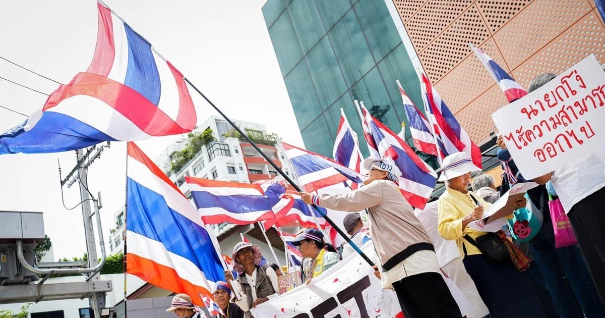 Protestas Masivas por Llamada Secreta Amenazan con Derrocar al Gobierno Tailandia al borde: Furia en las calles amenaza con tumbar al gobierno