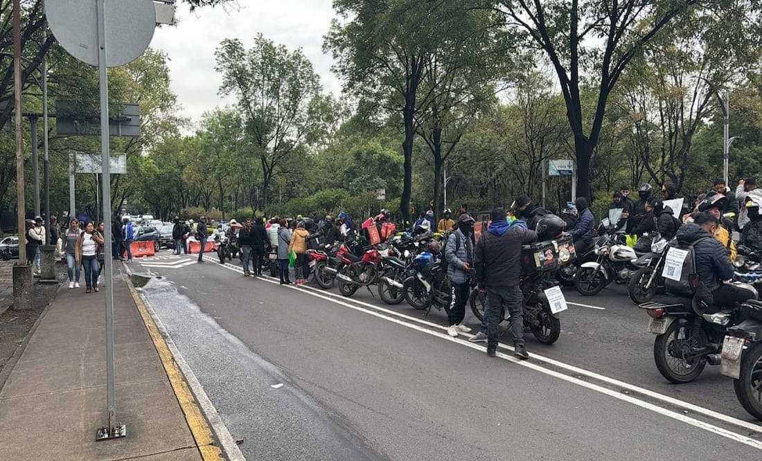CAOS EN REFORMA: Repartidores colapsan la CDMX. ¡Evita la zona!