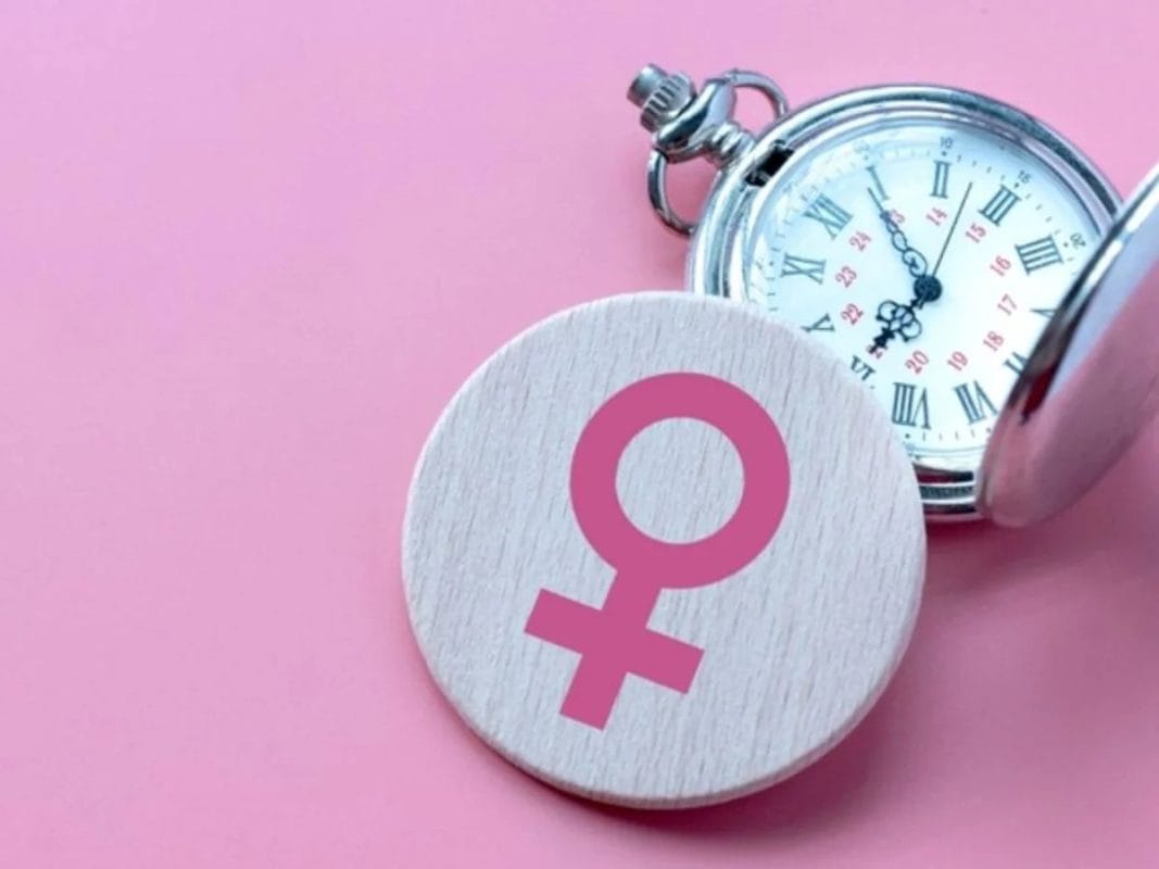 ¿Retrasar la menopausia para vivir más? La ciencia lo investiga