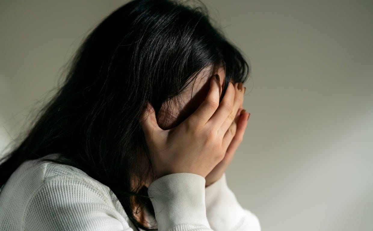 Soledad y demencia: la conexión que tu cerebro necesita para protegerse