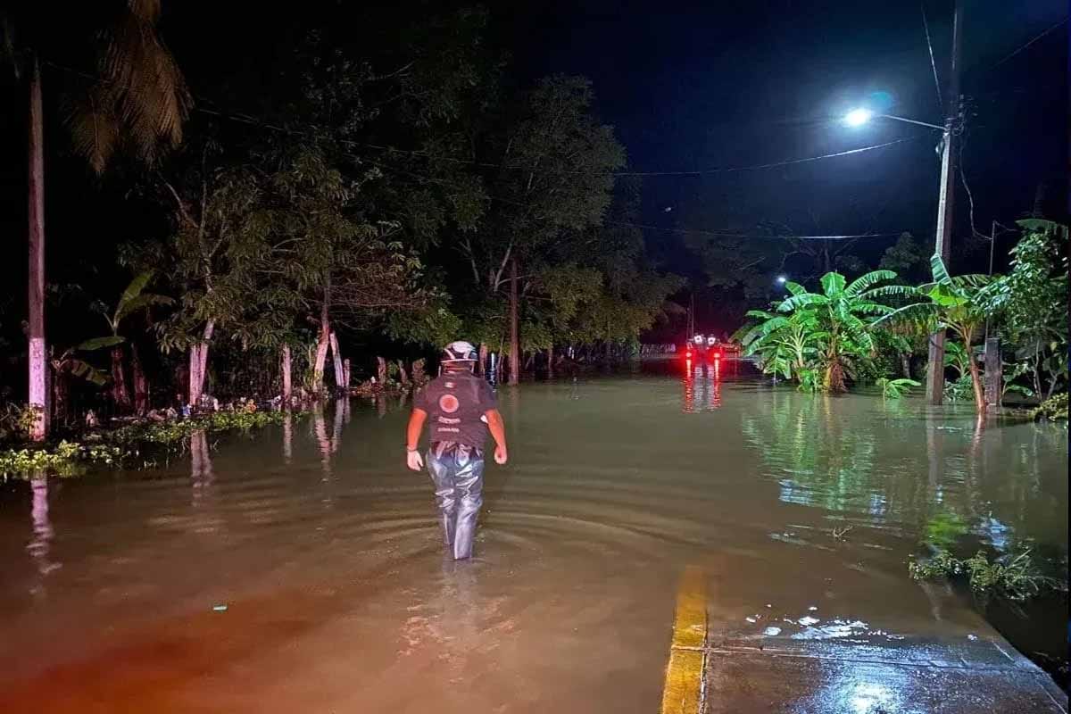Tormentas provocan graves inundaciones en el sur de Quintana Roo