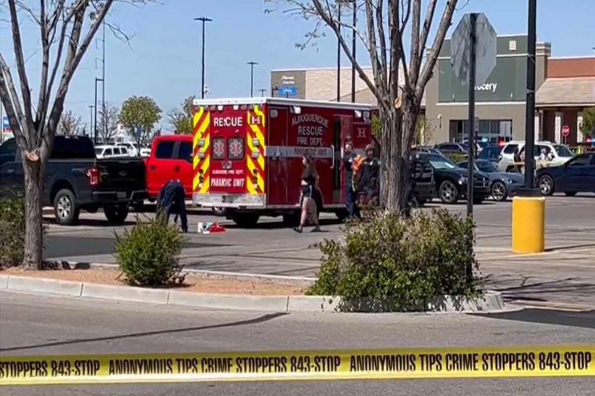 Tragedia en Albuquerque: Niño Muere y Arrestan a sus Padres